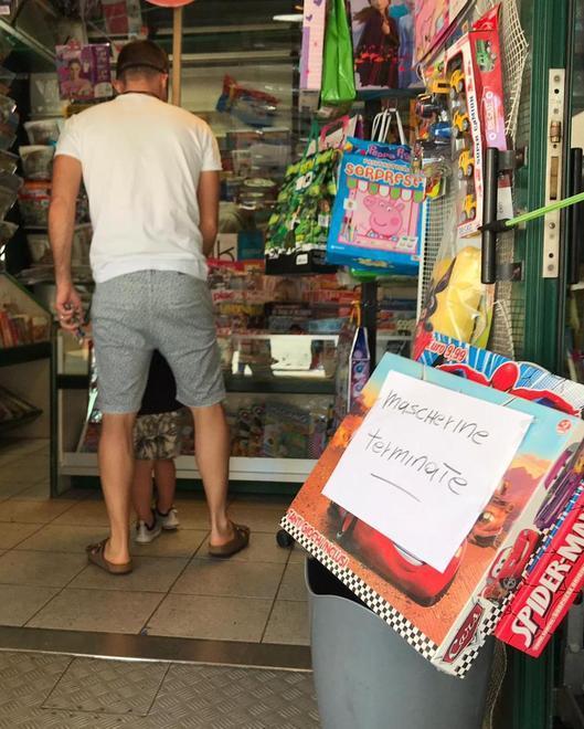  In fila per le mascherine e per acquistare il giornale 