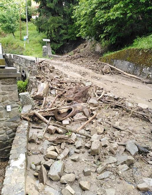 La furia dell’acqua fa danni in montagna le frane mettono in ginocchio Abetone 
