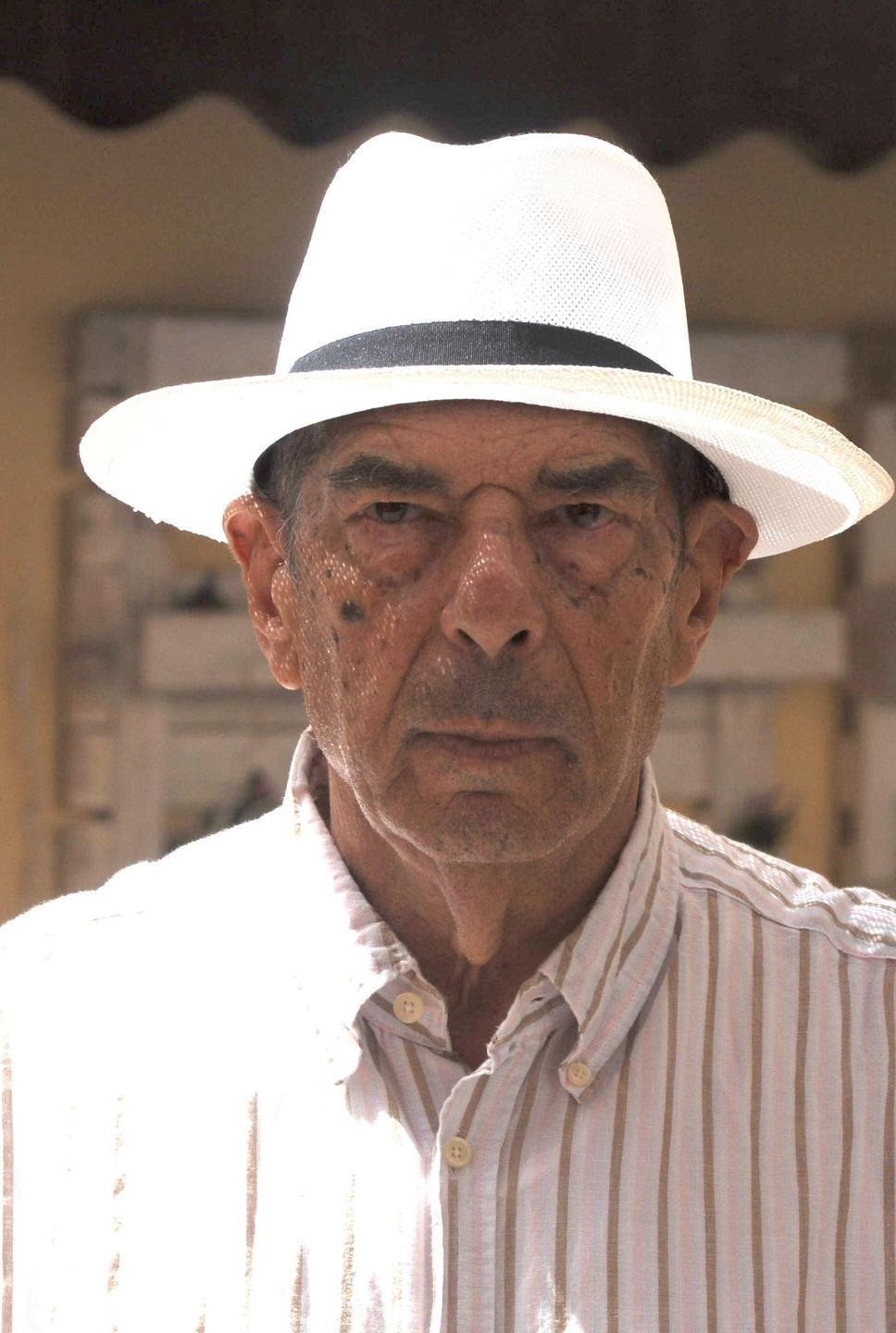 L’isola saluta il “conte Tonino”, oggi il funerale 