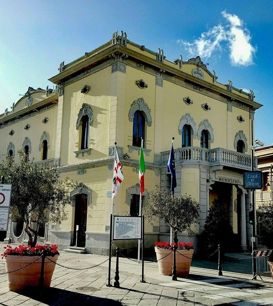 Le minoranze: Olbia tradita, non un euro è arrivato alle aziende 