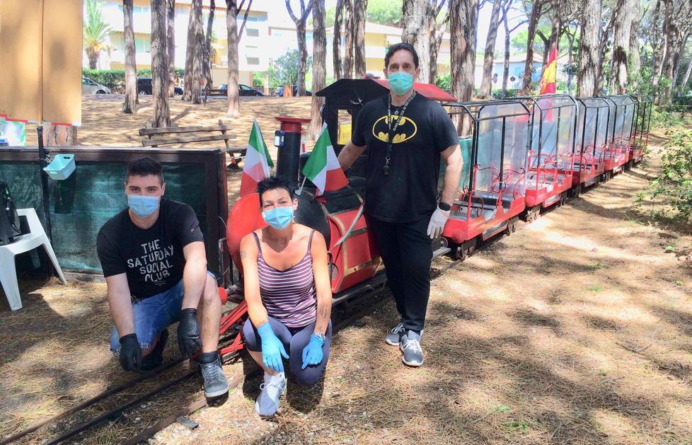 È tornato in funzione il trenino lillipuziano nella pineta a Marina di Cecina