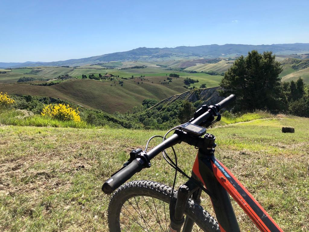 L'amore per il "turismo lento" passa attraverso gli sport nella natura come la mountain bike