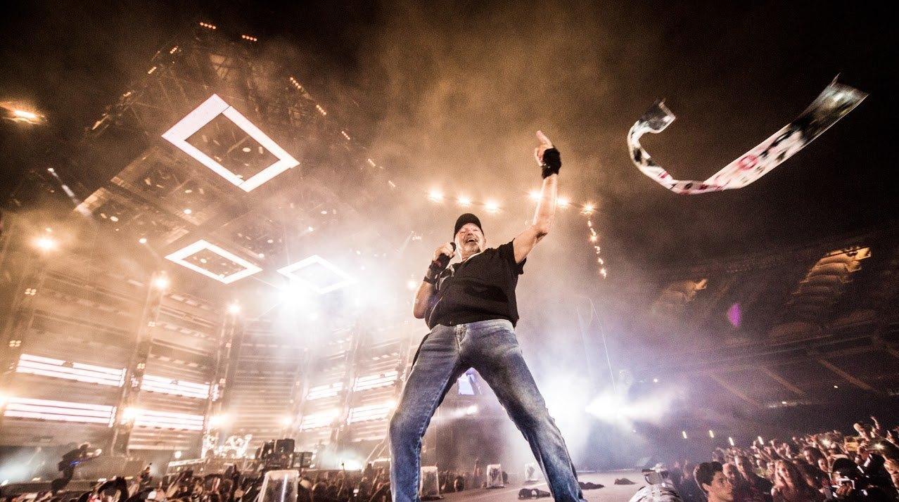 Truffa a 1400 fan di Vasco, due assaresi denunciati: un medico di 38 anni e un imprenditore di 37