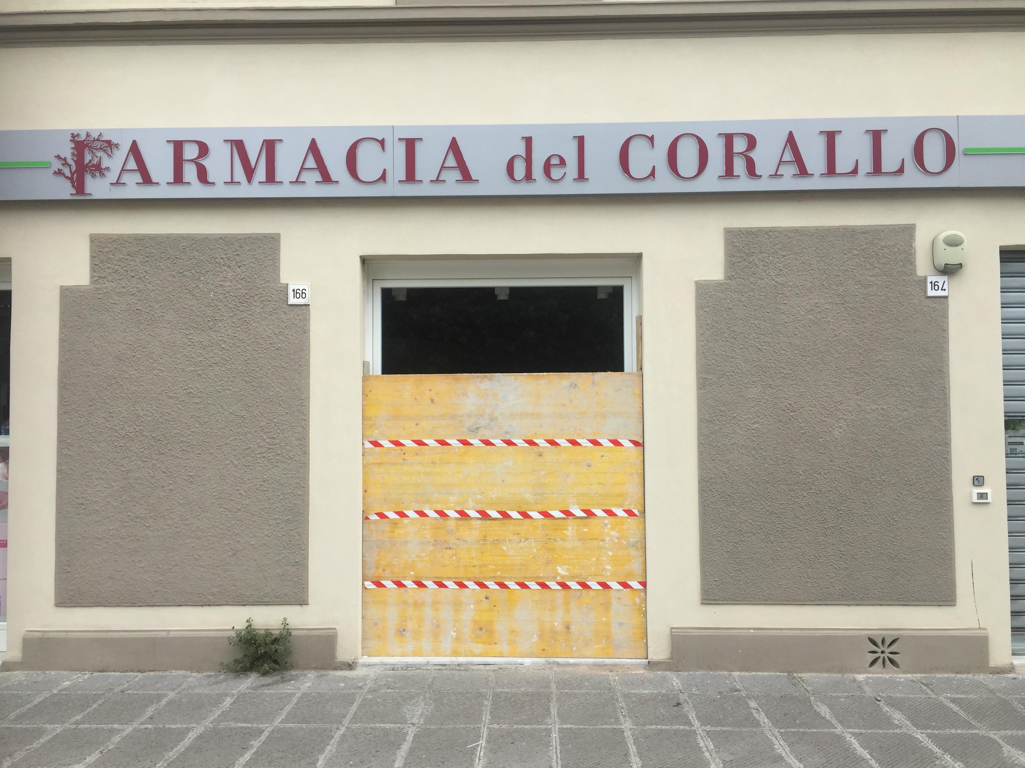 I danni alla farmacia del Corallo