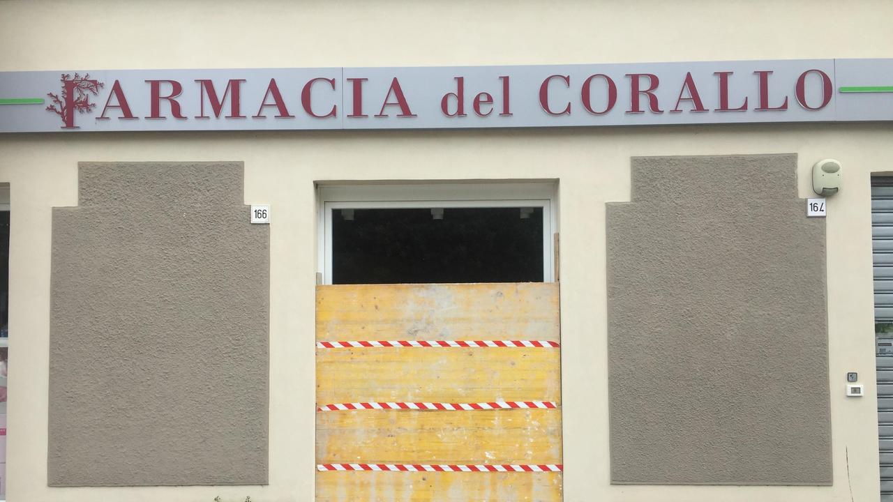 I danni alla farmacia del Corallo