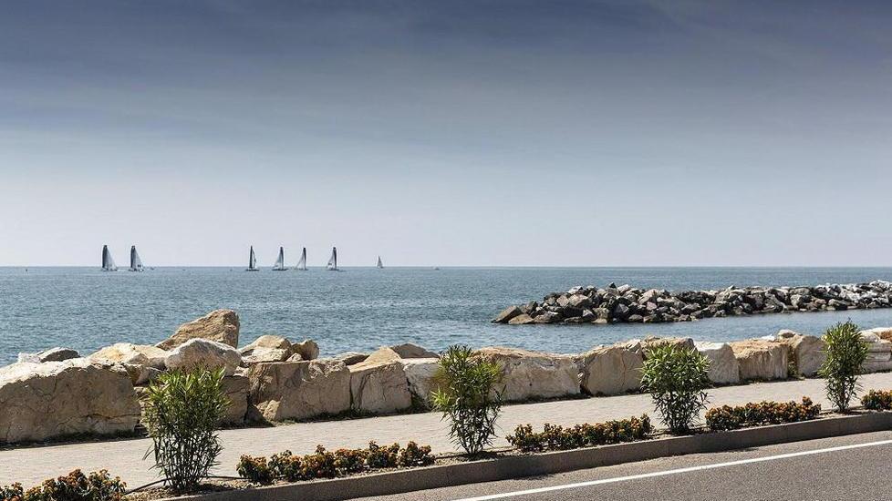 Uno scorcio del lungomare di Marina di Pisa