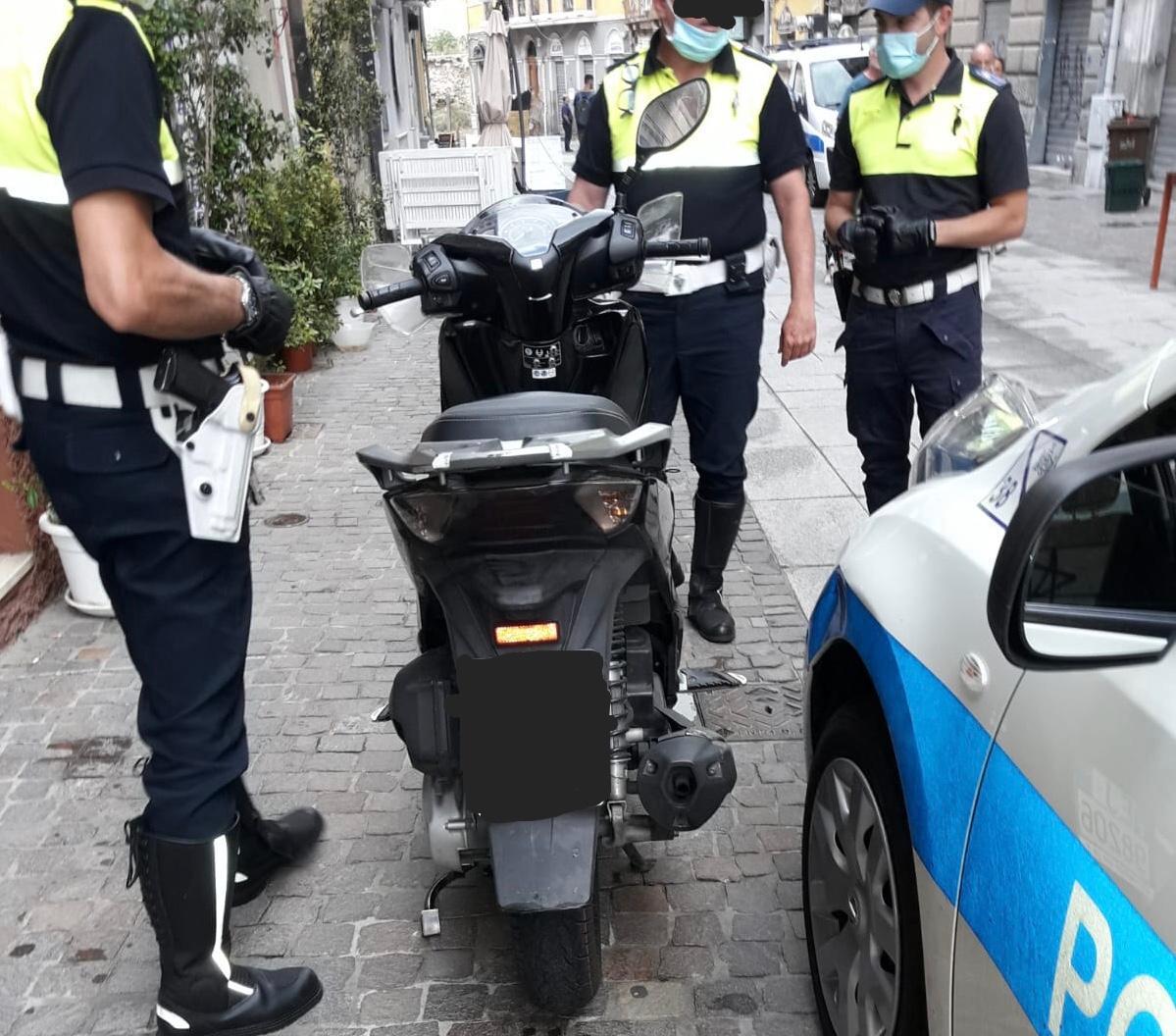 Spettacolare inseguimento per le vie di Cagliari, bloccati due giovani in moto