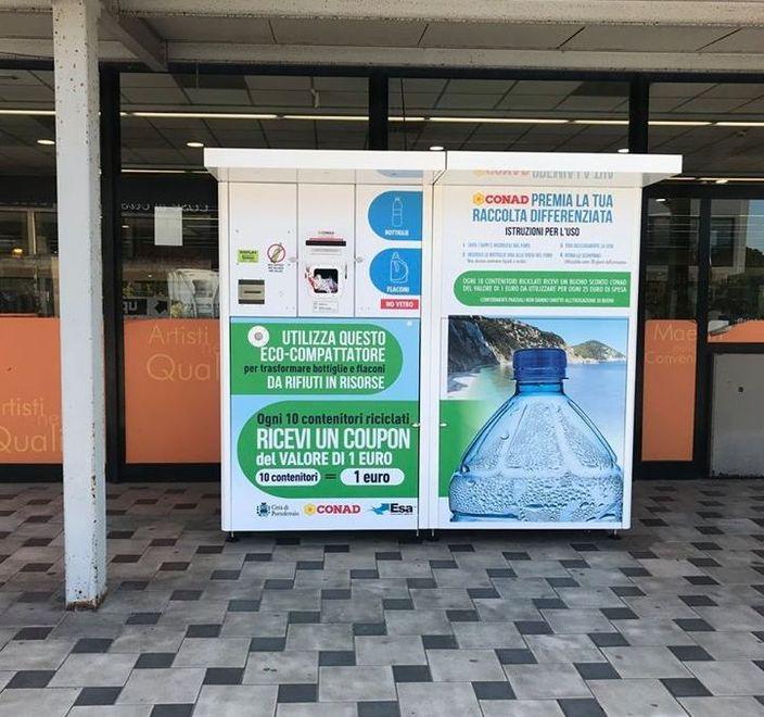 Al Conad un eco-compattatore per le bottiglie di plastica 