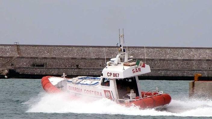 Trascinata al largo da un’onda: una 22enne salvata dalla capitaneria