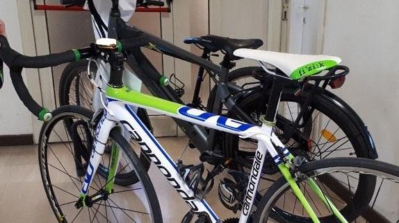 Rubano costose bici ma vengono scoperti e denunciati a Tavola