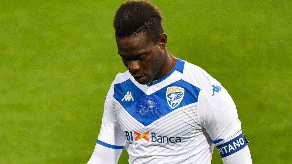 Balotelli licenziato dal Brescia «Saltati troppi allenamenti»