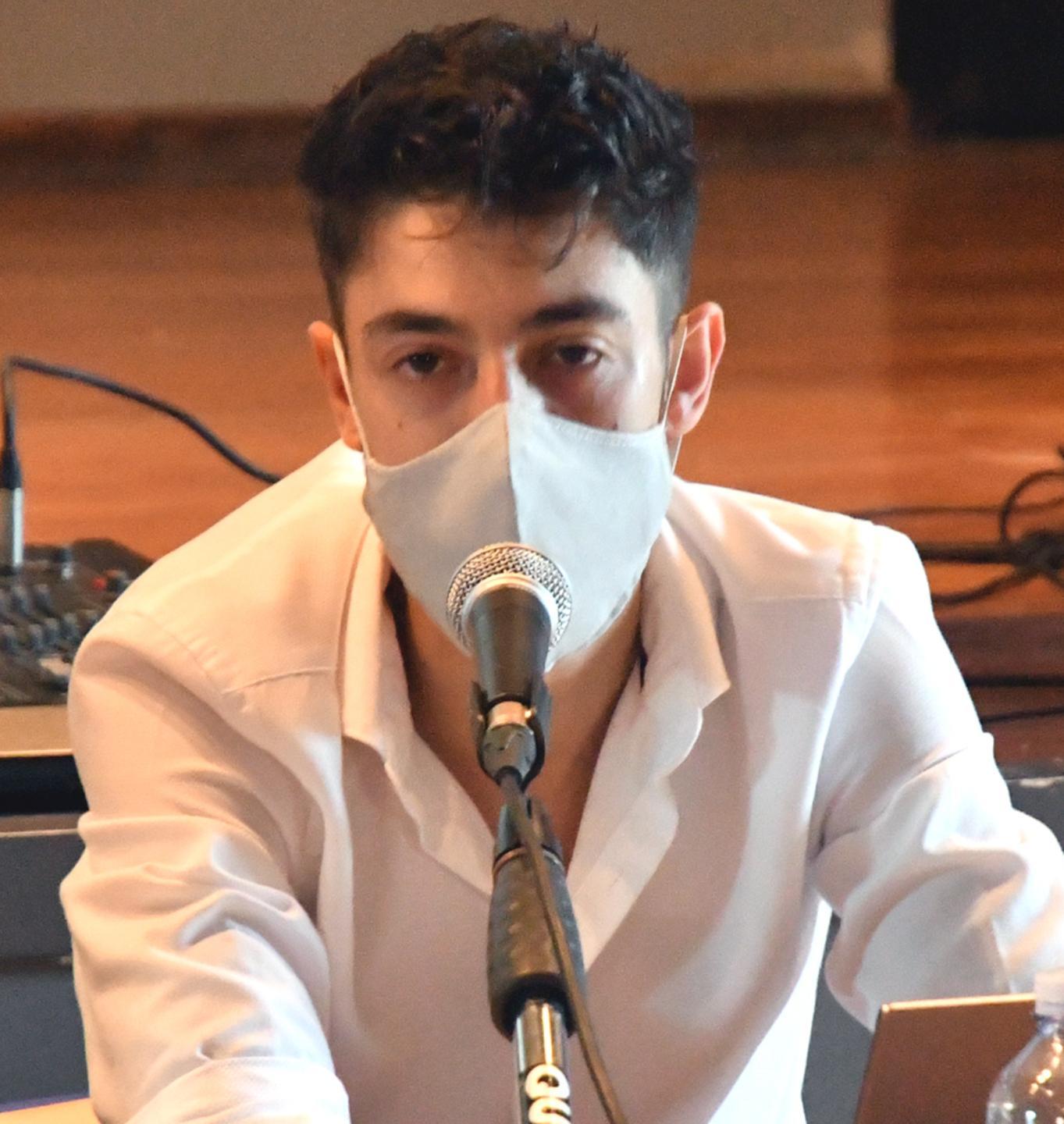 Il messaggio confortante del videomaker: «Questa è la mia casa, può essere la tua»