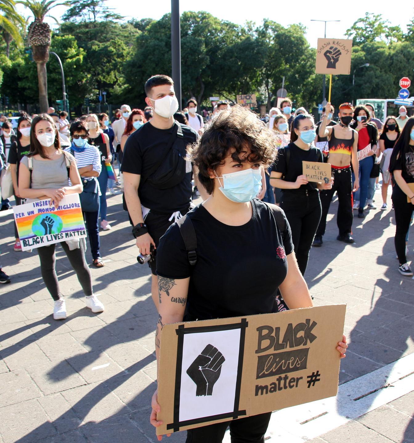 Sassari, la protesta per George Floyd riempie l’Emiciclo Garibaldi 