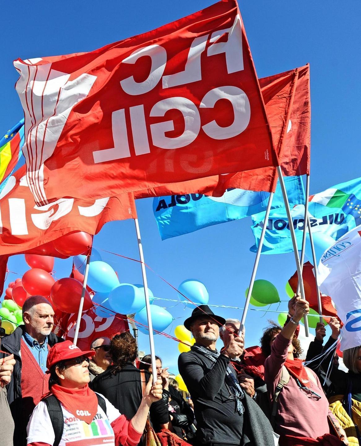 La scuola scende in piazza «Basta inutili proclami» 