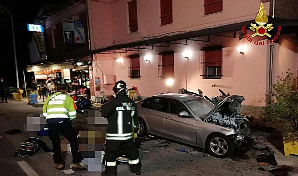 Fuggono dal bar e fanno un frontale Muoiono tre ragazzi di Nonantola e una bimba di 9 anni 