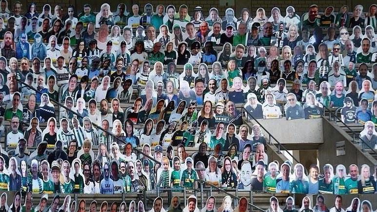 Le illusioni di cartone per sentirsi meno soli: anche l’Italia sceglie le sagome personalizzate
