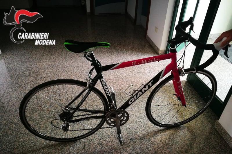 Vende su internet bici da corsa rubata: minorenne denunciato
