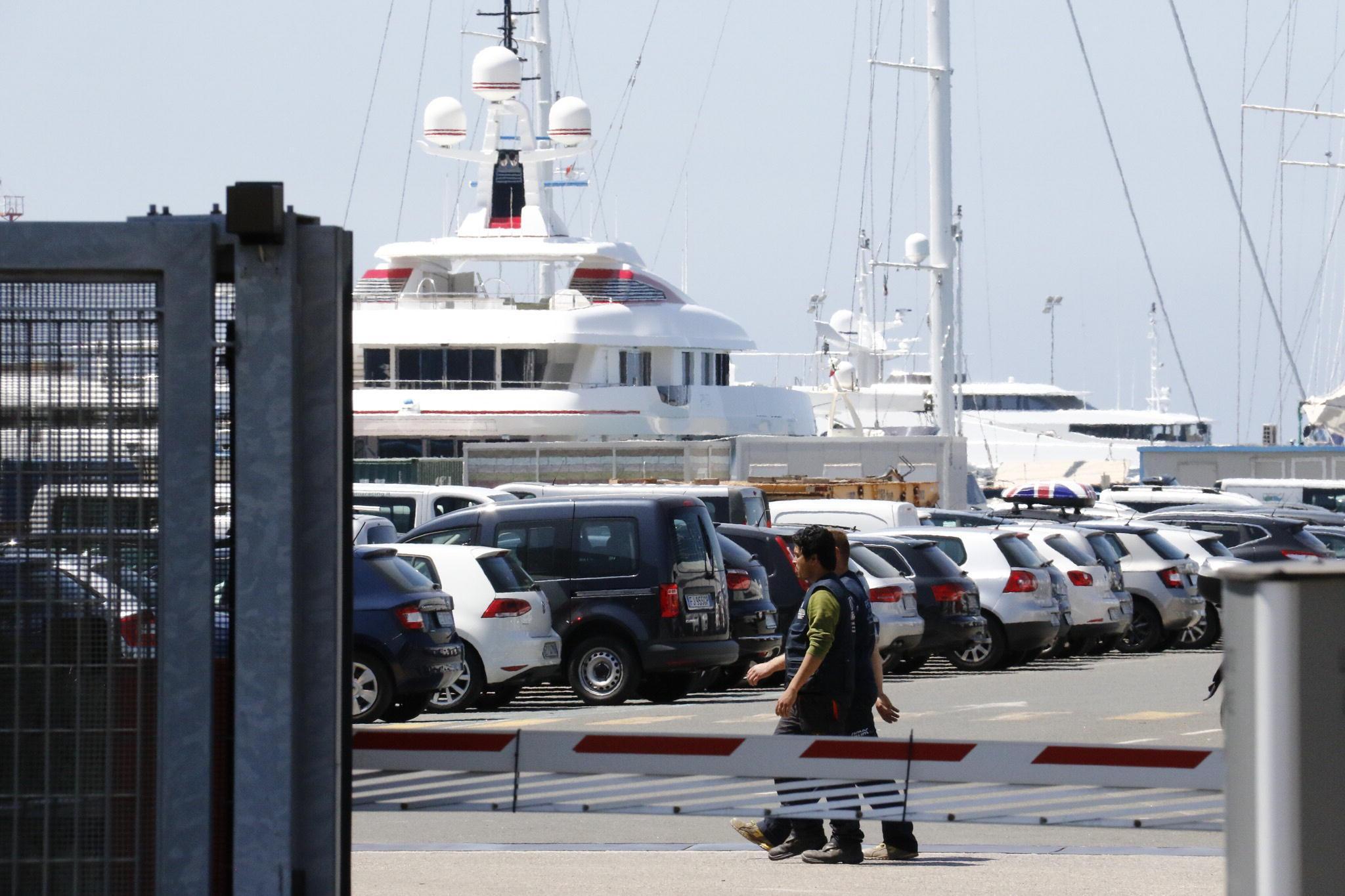 L'ingresso del cantiere Azimut Benetti di Livorno