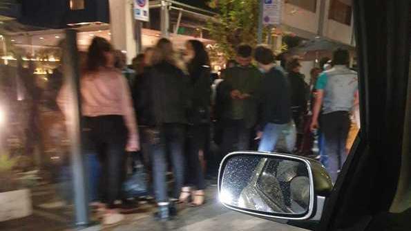 Una delle immagini dei locali della Versilia sabato sera