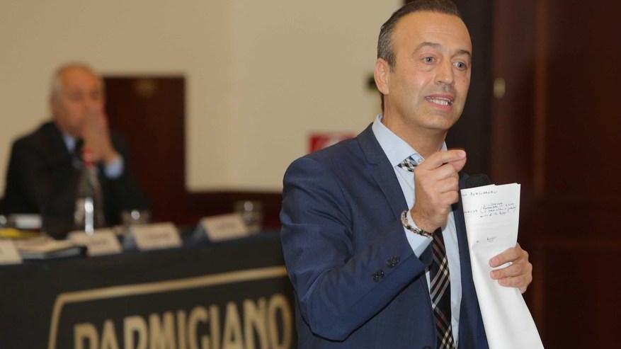 Parmigiano Reggiano, cura shock da 100 milioni. Bertinelli: «Ritiro delle forme e taglio della produzione per alzare i prezzi»