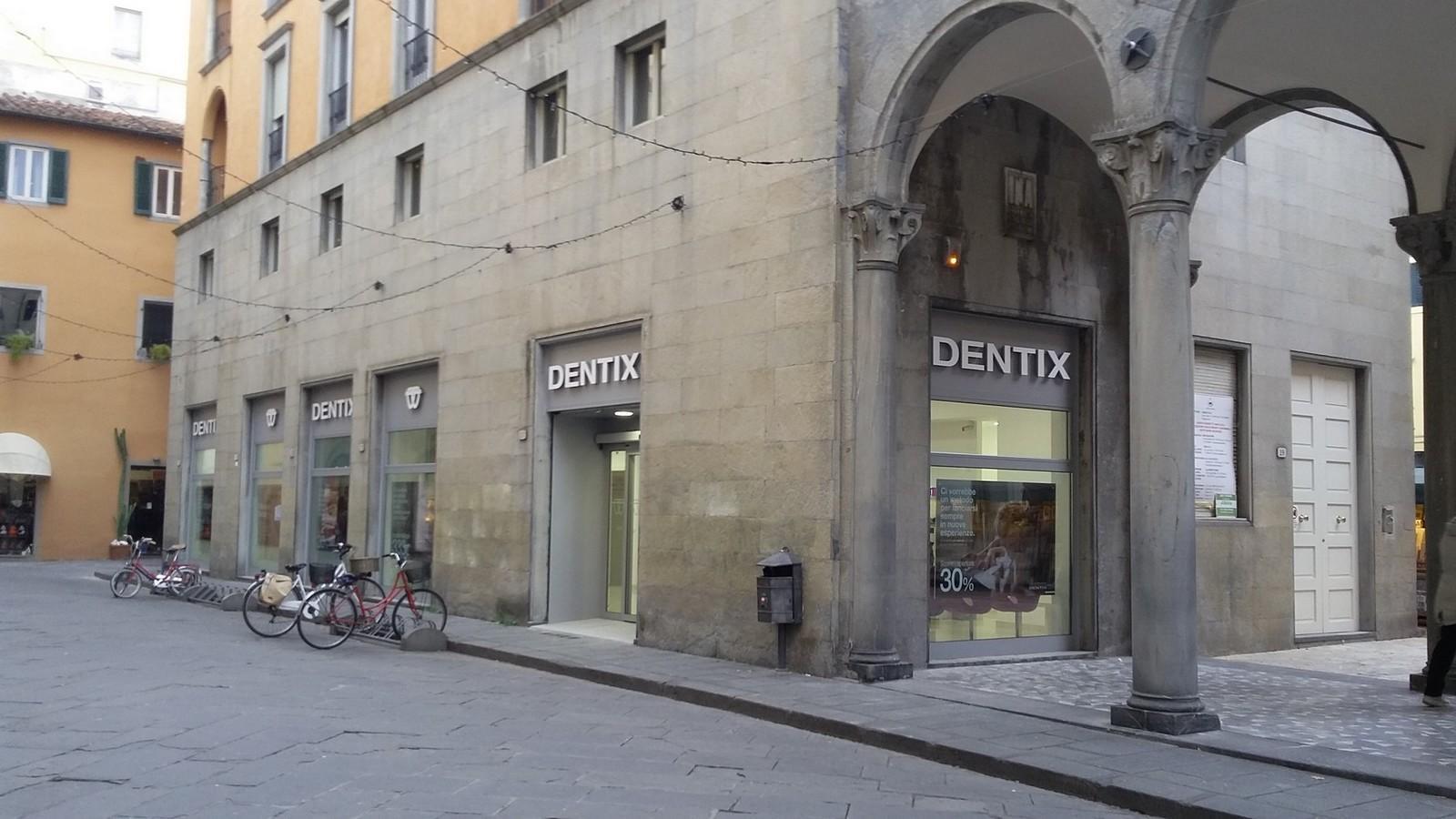 Chiude la clinica odontoiatrica, incertezza per decine di clienti