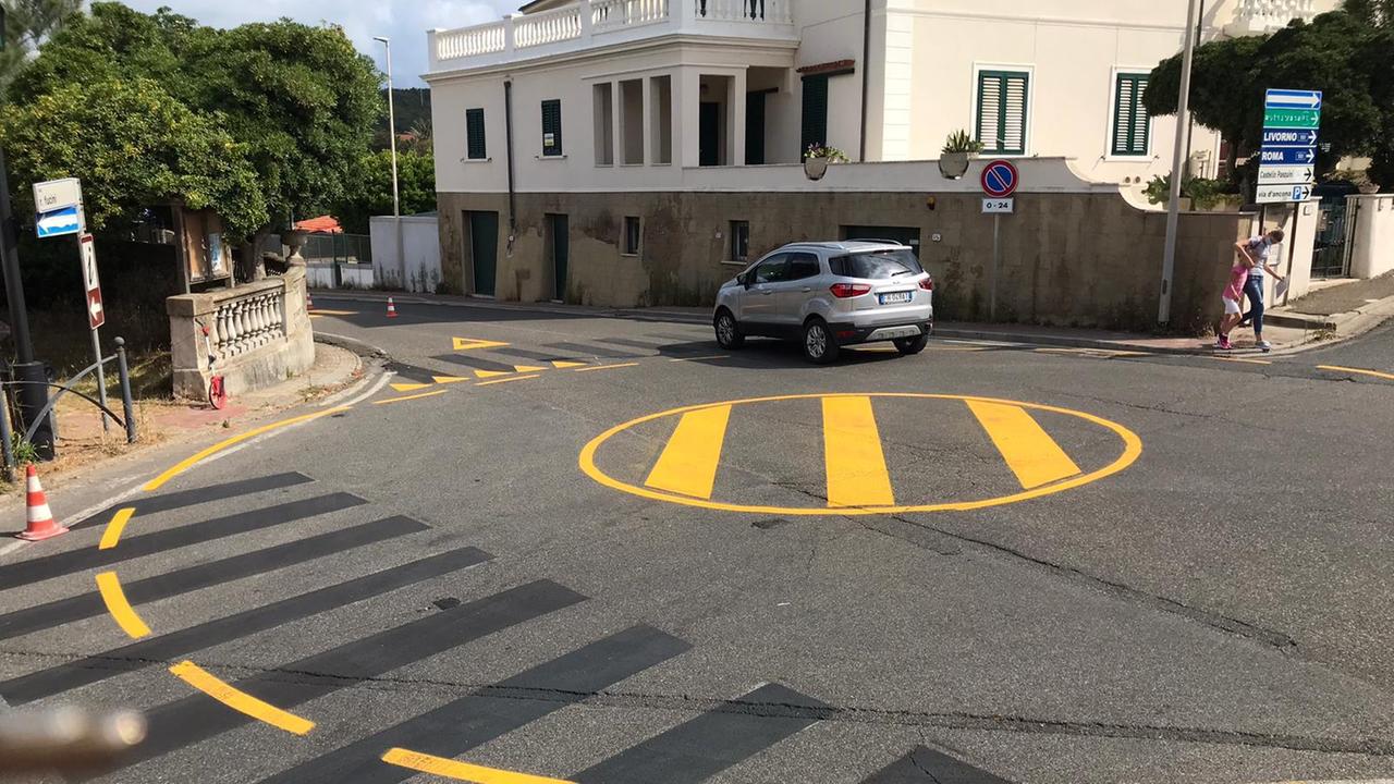 Il caso del rondò fantasioso tra l’Aurelia e via Fucini