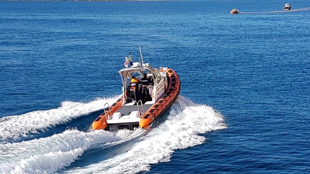 Barca s'incaglia a La Maddalena, soccorse 3 persone