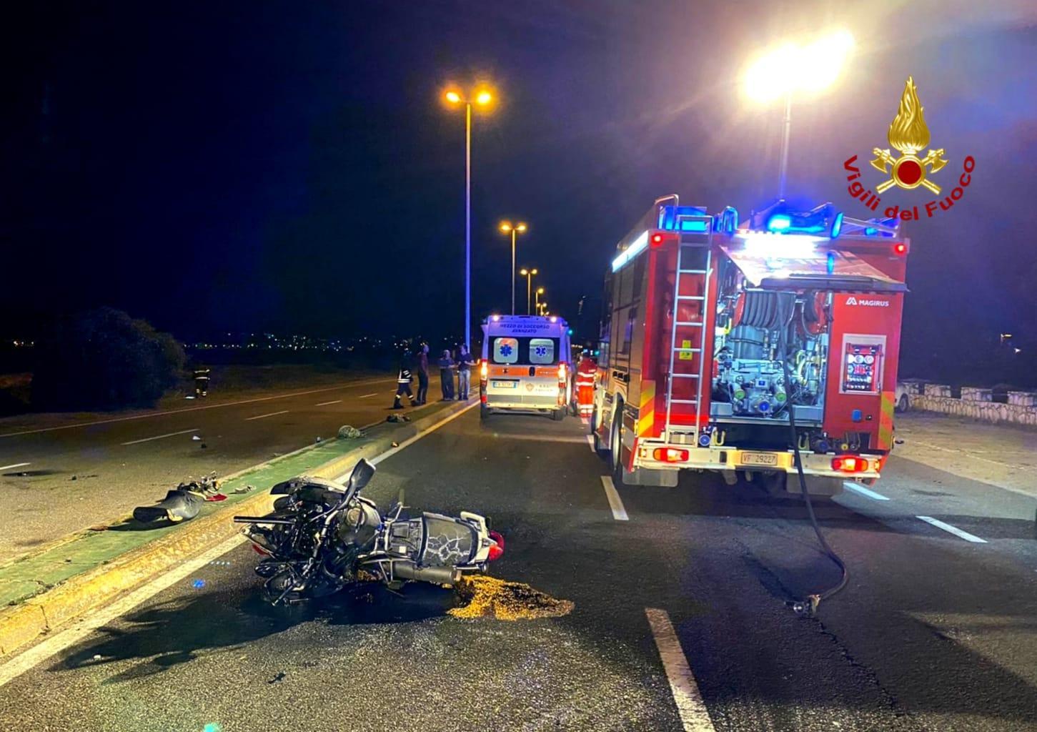 L'incidente in viale Poetto (foto Mario Rosas)