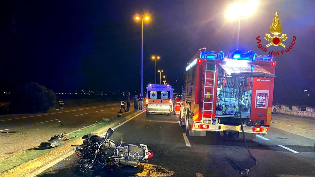 L'incidente in viale Poetto (foto Mario Rosas)