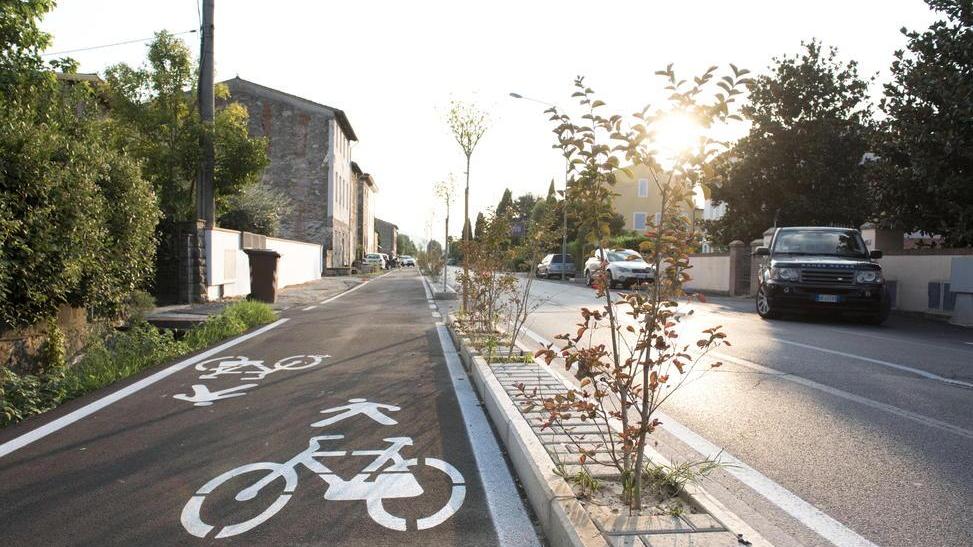 Via Romana, il tratto in centro è da Camel Trophy