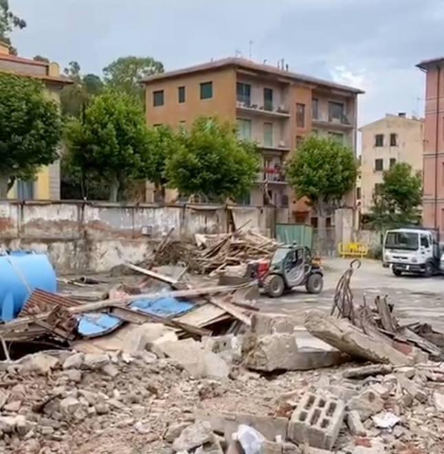 Va avanti la demolizione dell’officina San Jacopo