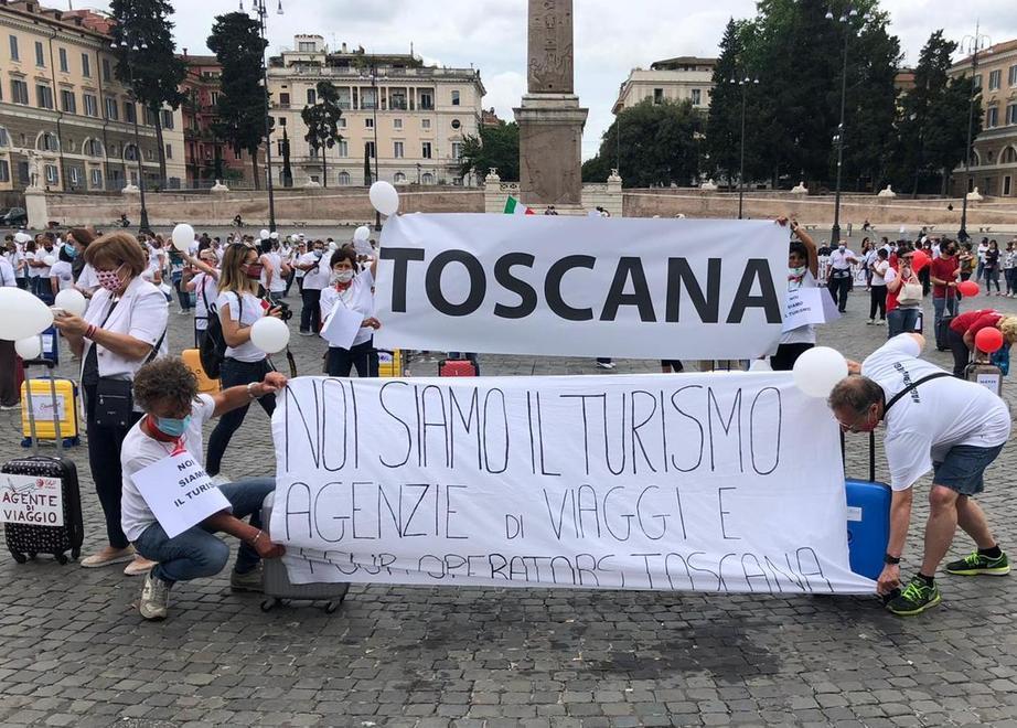 Gli agenti di viaggio livornesi «Con noi partite in sicurezza» 