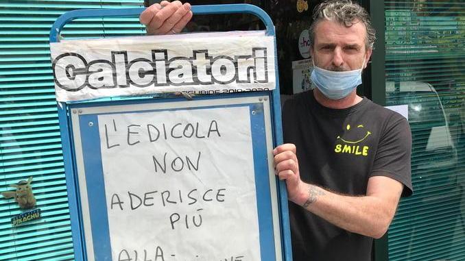 «Troppa gente in coda, basta mascherine»