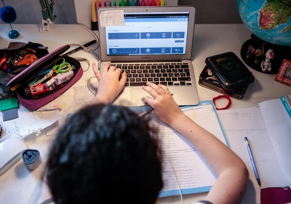 Cara ministra, 6 ore trascorse a scuola non sono come sei ore in videolezione