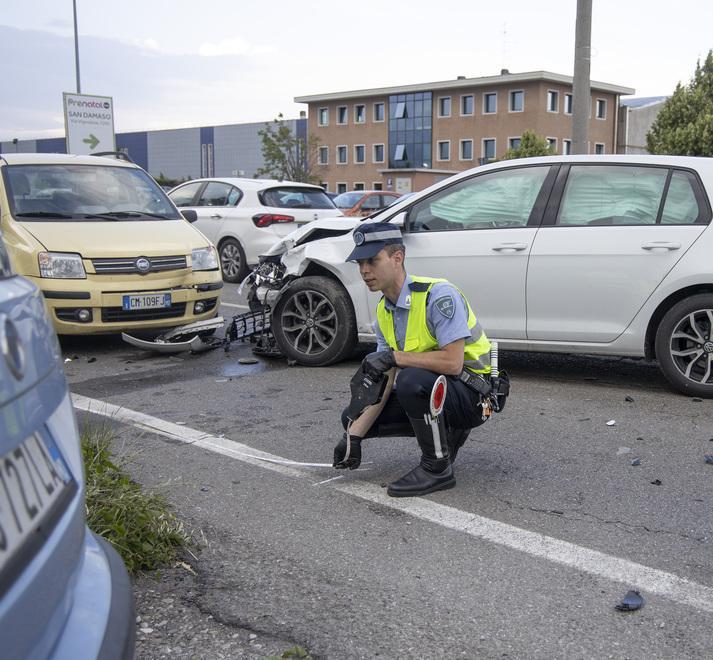 Via Vignolese Scontro tra 3 auto a S. Damaso sei persone restano ferite 