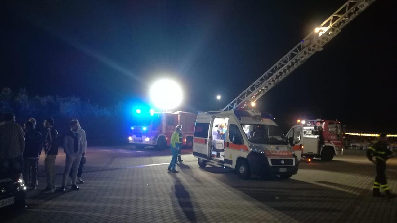 L'intervento di vigili del fuoco e ambulanza