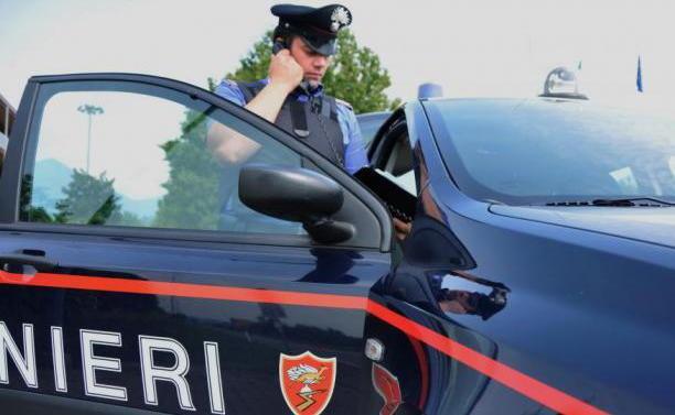 Agliana, maltratta la moglie e picchia due carabinieri: arrestato 