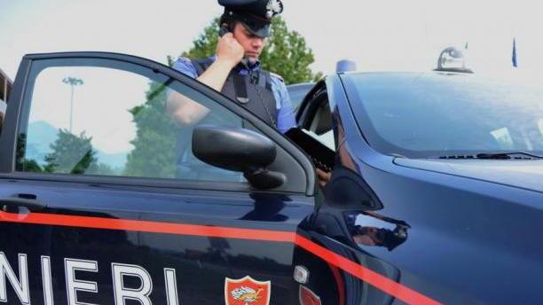 Agliana, maltratta la moglie e picchia due carabinieri: arrestato