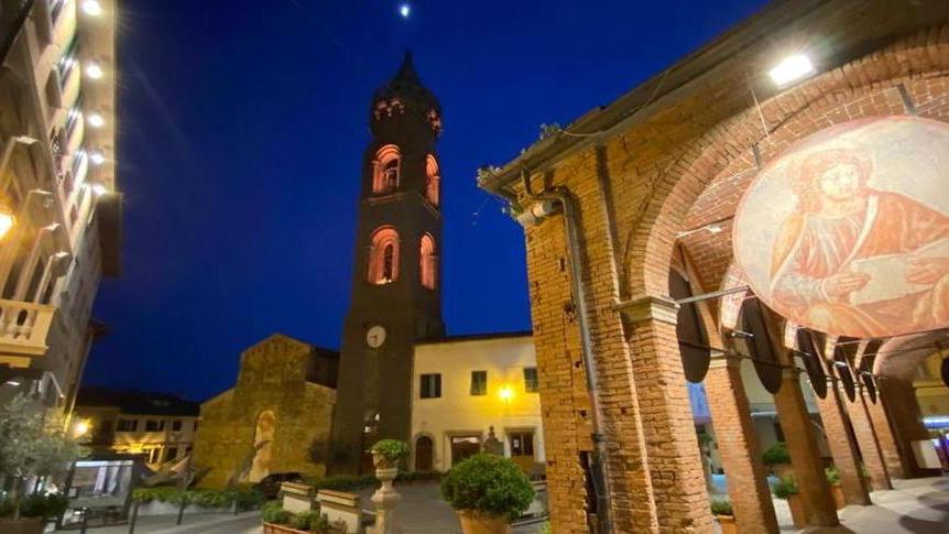 Un suggestivo scorcio della piazza principale di Peccioli