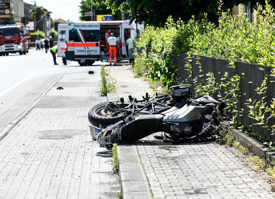 Una frazione divisa in due da una strada pericolosa 