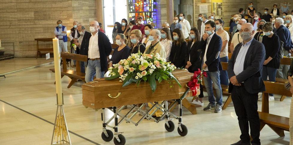 La salma di Iole Brizzi in Giovannini in basilica (Foto Nucci)
