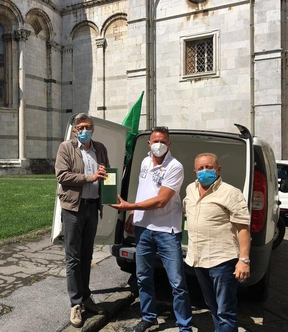 Donati alla Caritas 110 litri di olio, sono per i bisognosi