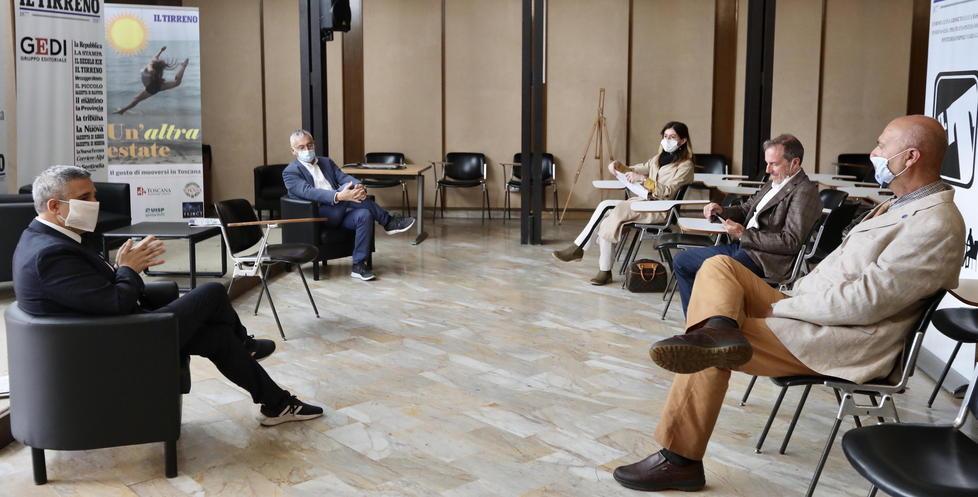 Sit in della Lega davanti alla sede del Tirreno