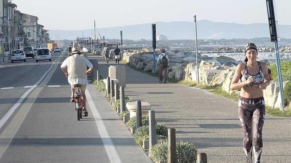 Lungomare chiuso Confesercenti: «Adesso decida il Comune»