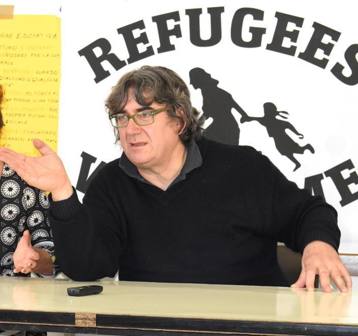 Va avanti lo spostamento dei migranti ospiti a Vicofaro 