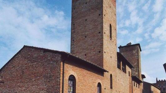 Il cinema sotto le stelle nel borgo alto No all’idea del drive-in