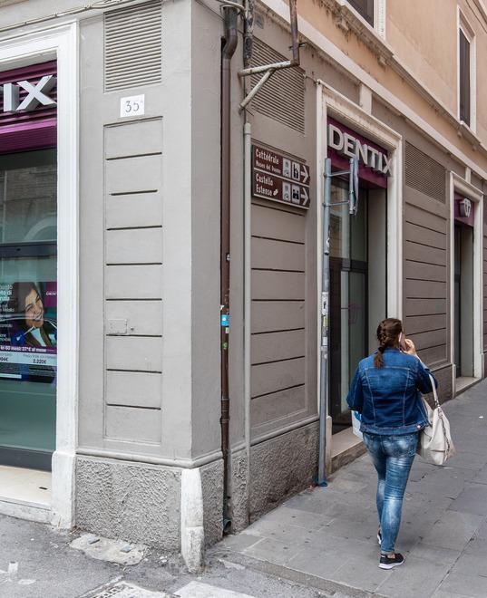 La Dentix non ha riaperto Centinaia di clienti allarmati 
