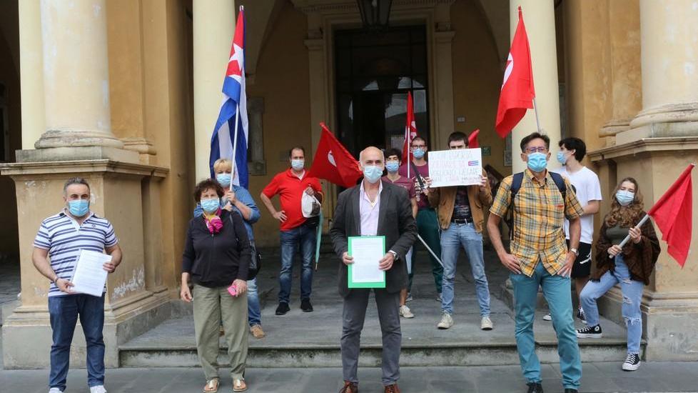 Consegnate cento firme contro l’embargo cubano