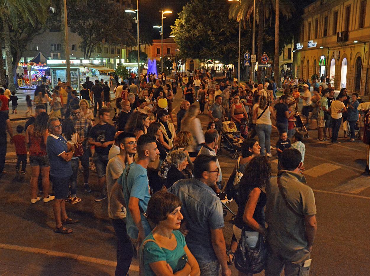 Vincono i commercianti, niente auto nei week end