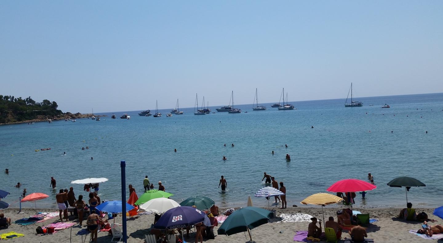 Riaprono alberghi e resort e arrivano i primi turisti 